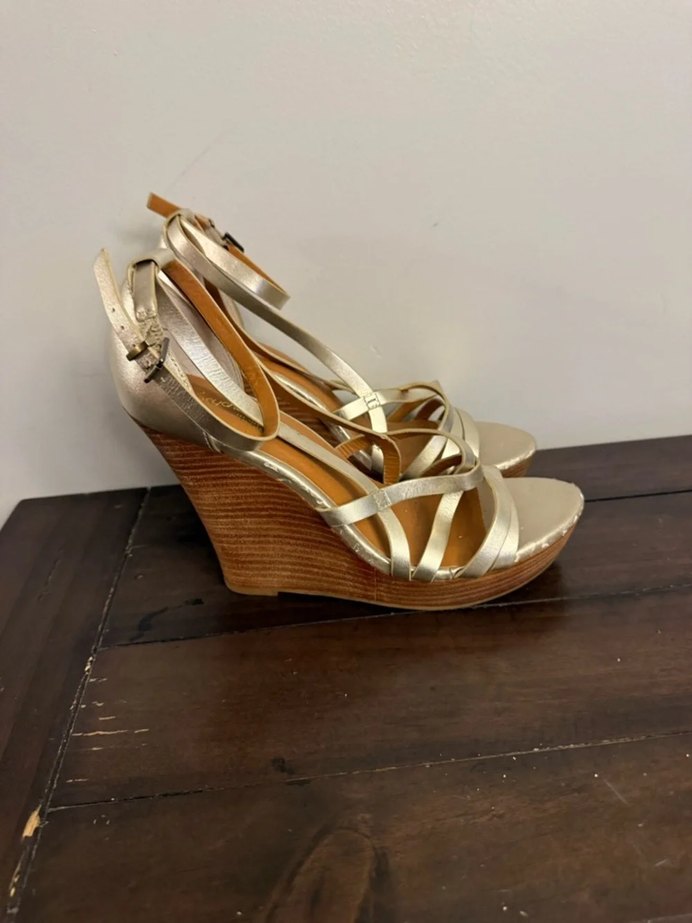 Seychelles stylish metallic